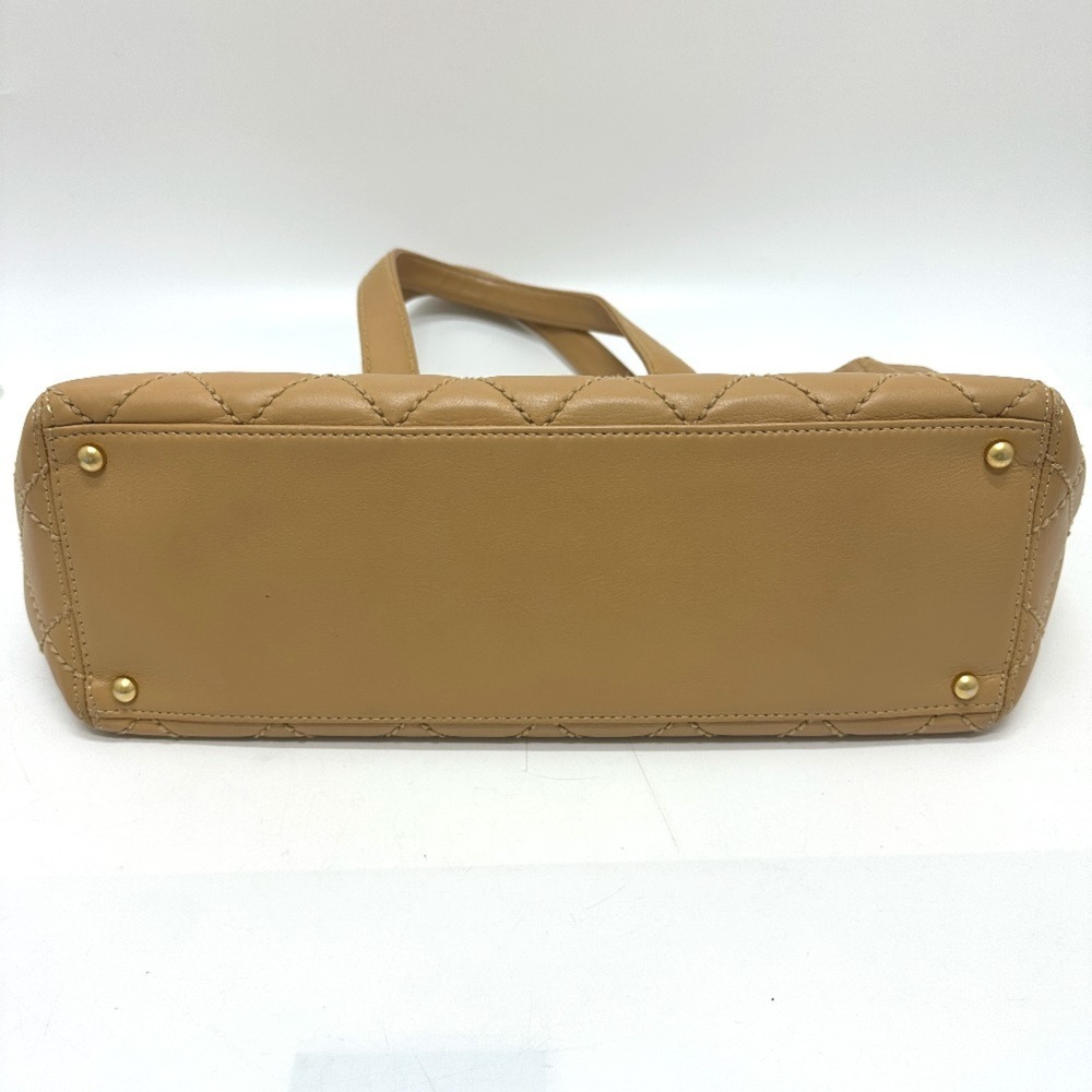 CHANEL Cream Tote Bag - Picture 3 of 15